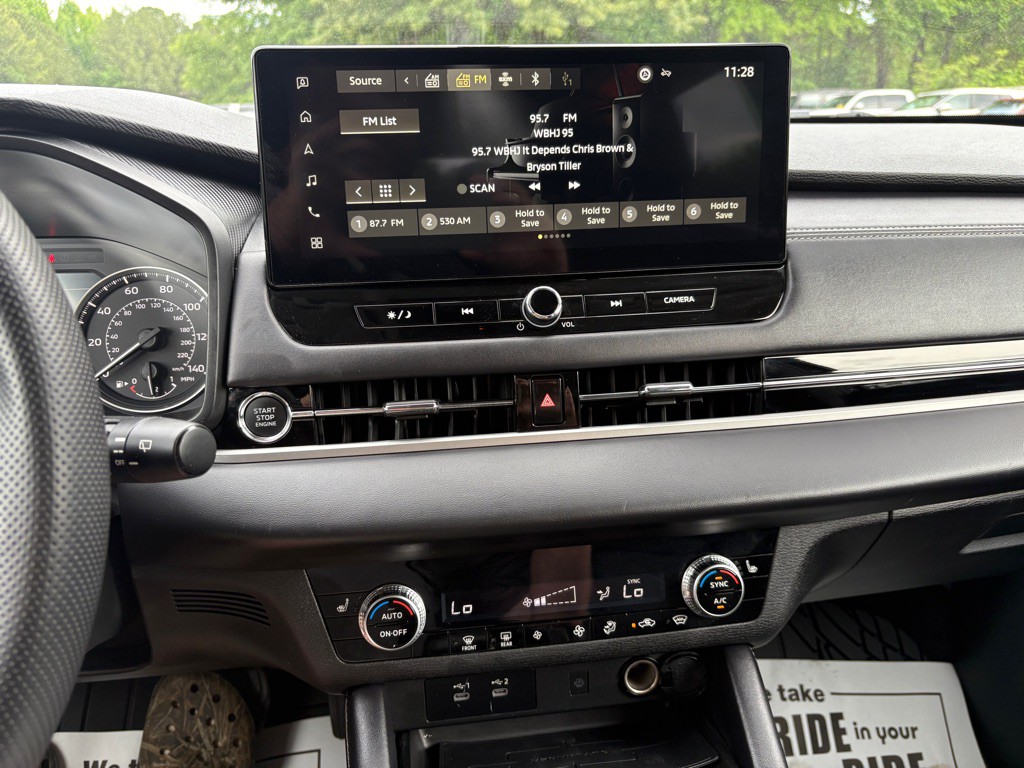 2025 Mitsubishi Outlander Image 9