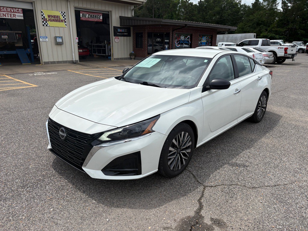 2025 Nissan Altima Image 1
