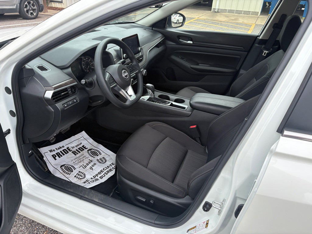 2025 Nissan Altima Image 5