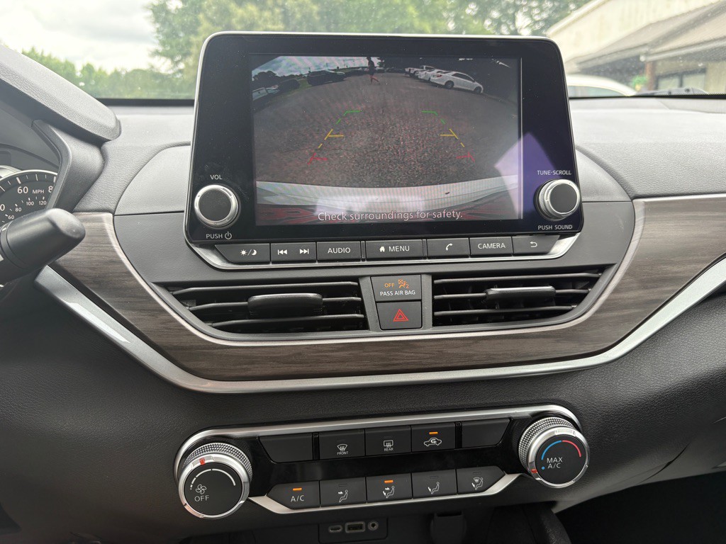 2025 Nissan Altima Image 9