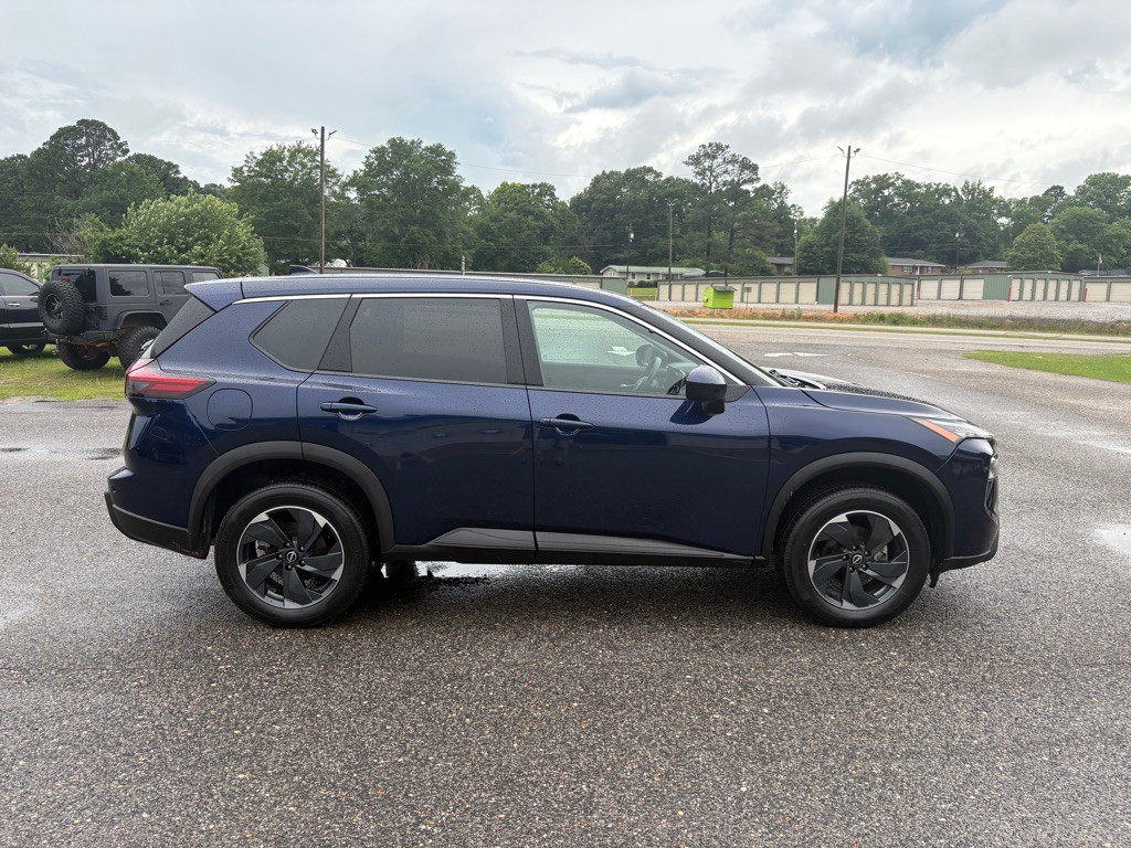 2024 Nissan Rogue Image 2