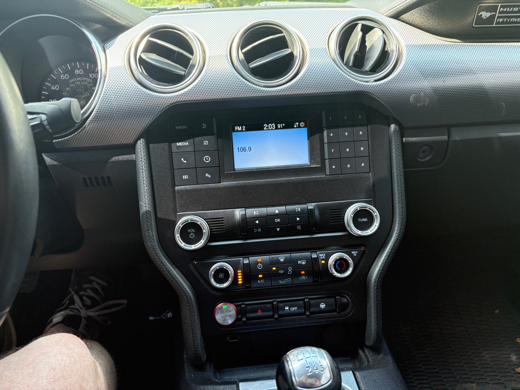 2020 Ford Mustang Image 9