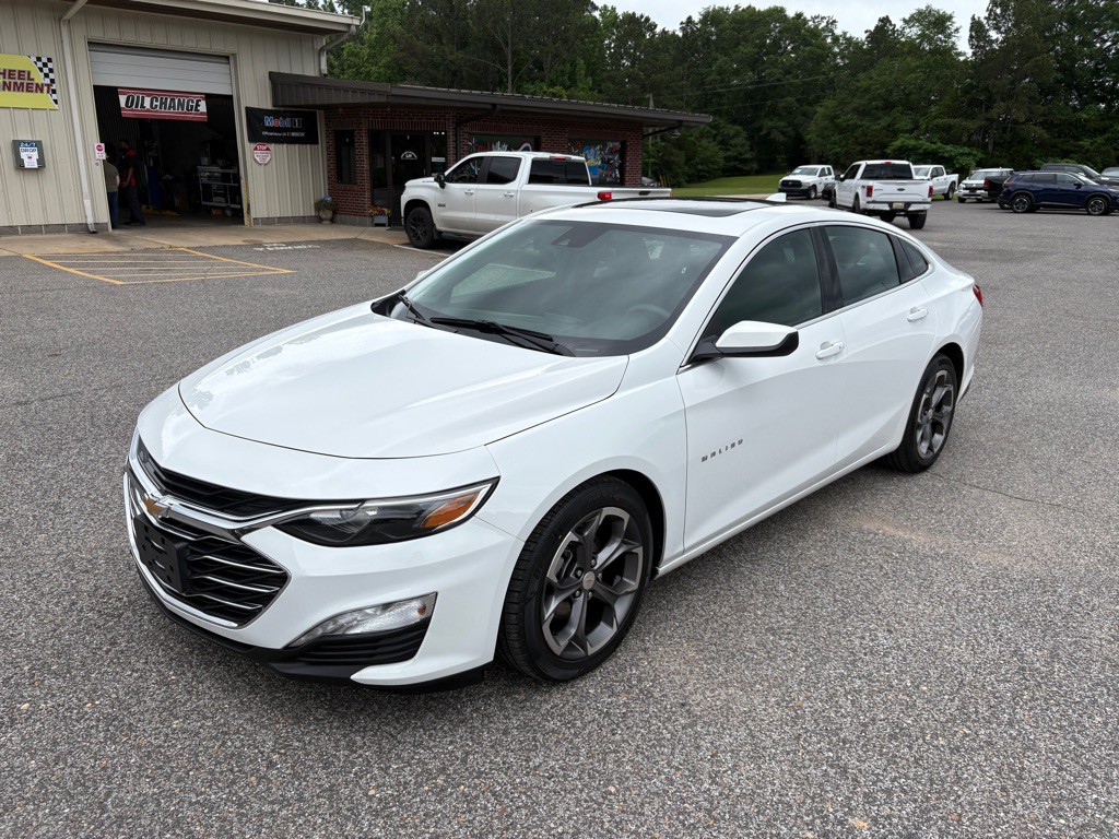 2024 Chevrolet Malibu Image 1