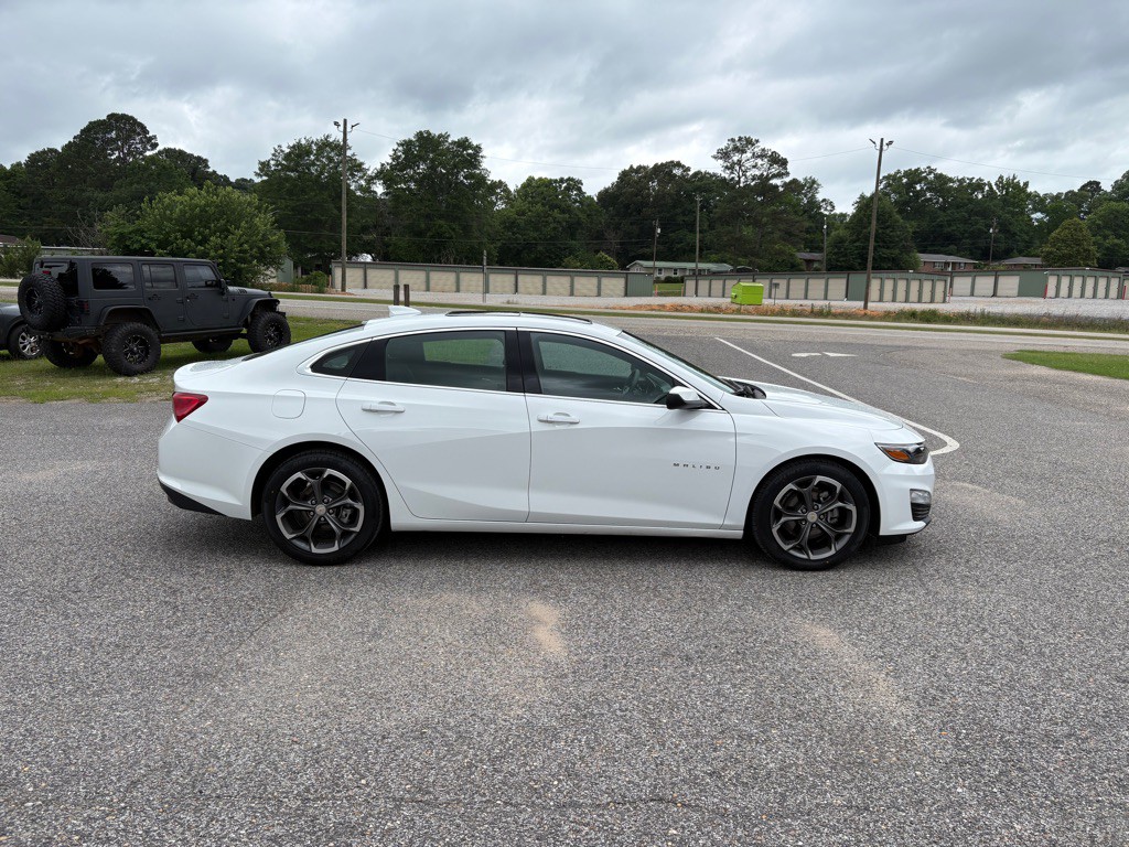 2024 Chevrolet Malibu Image 2