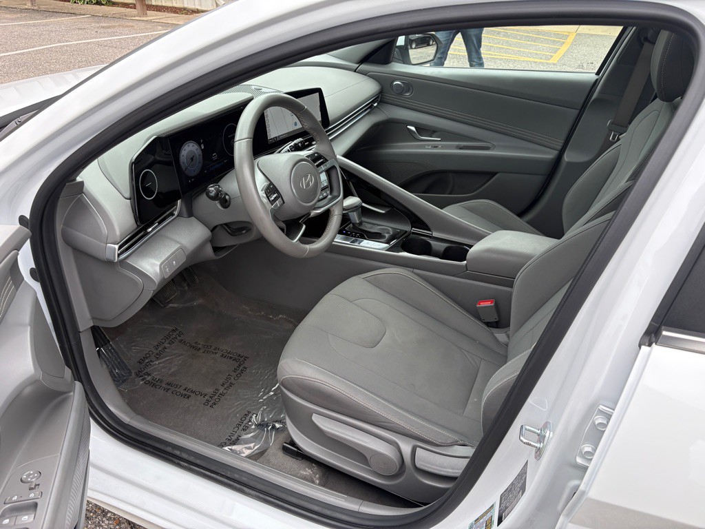 2025 Hyundai Elantra Image 7