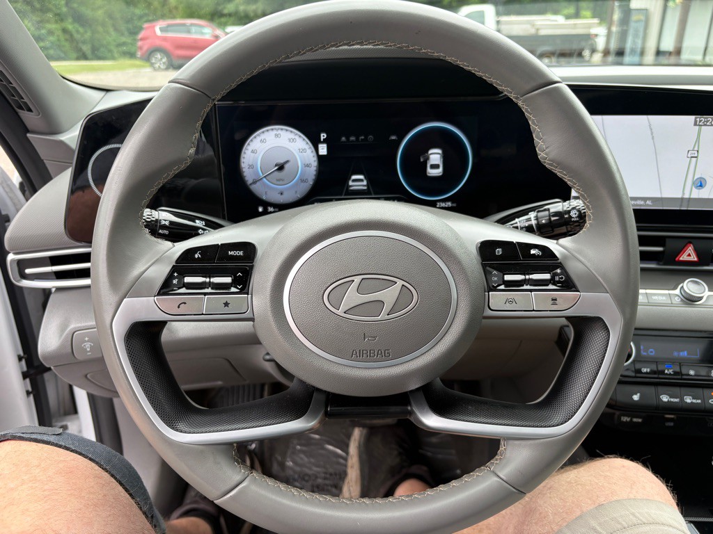 2025 Hyundai Elantra Image 8