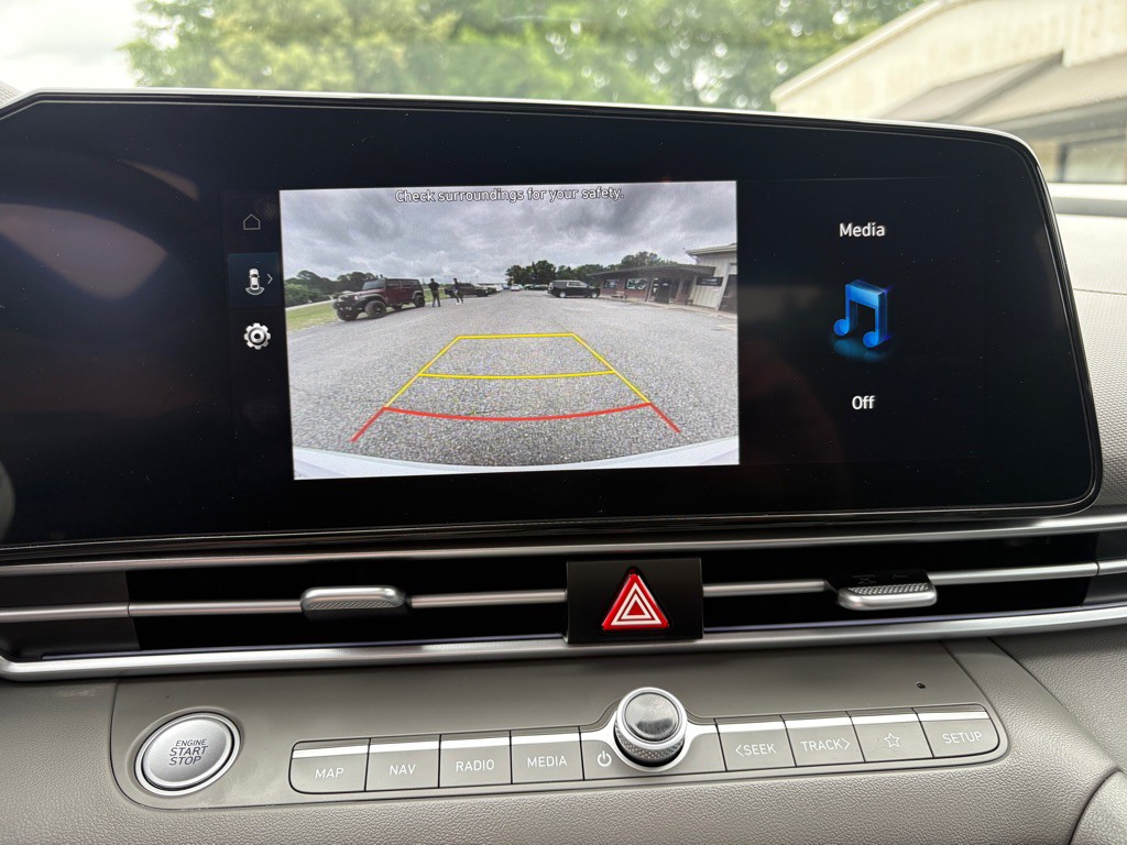 2025 Hyundai Elantra Image 11