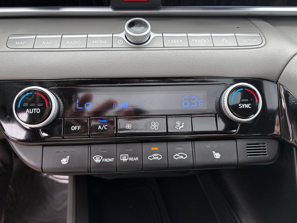 2025 Hyundai Elantra Image 12