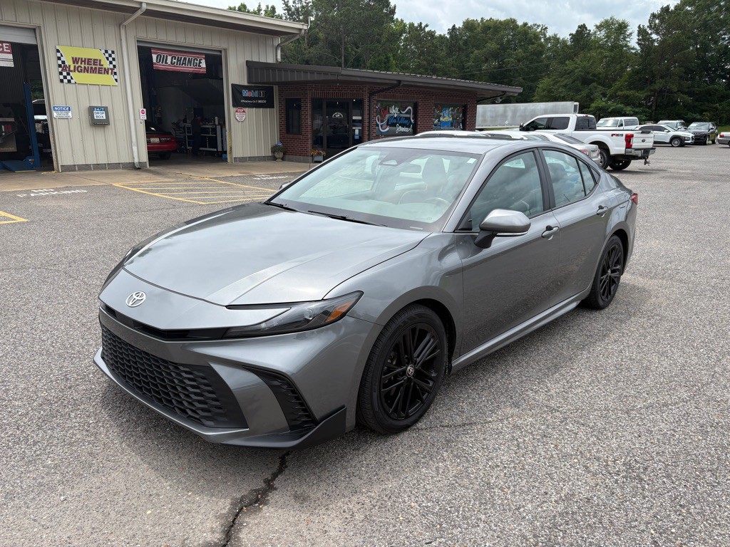 2025 Toyota Camry Image 1