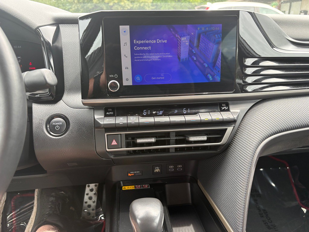 2025 Toyota Camry Image 9