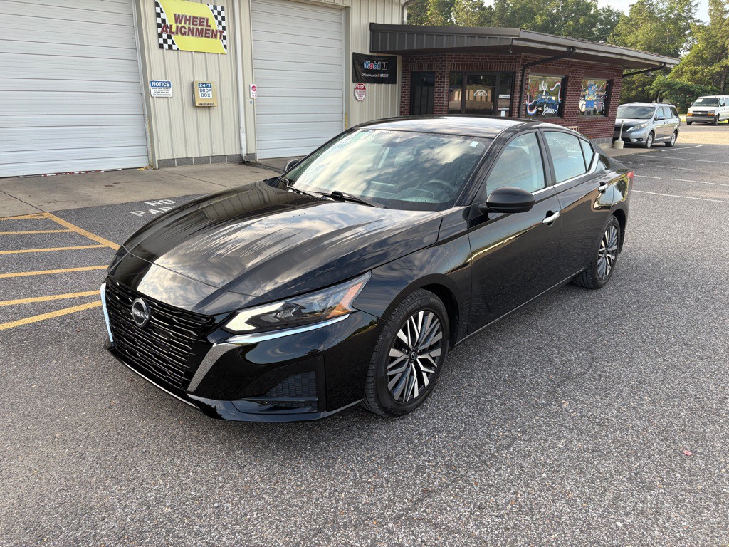 2025 Nissan Altima Image 1