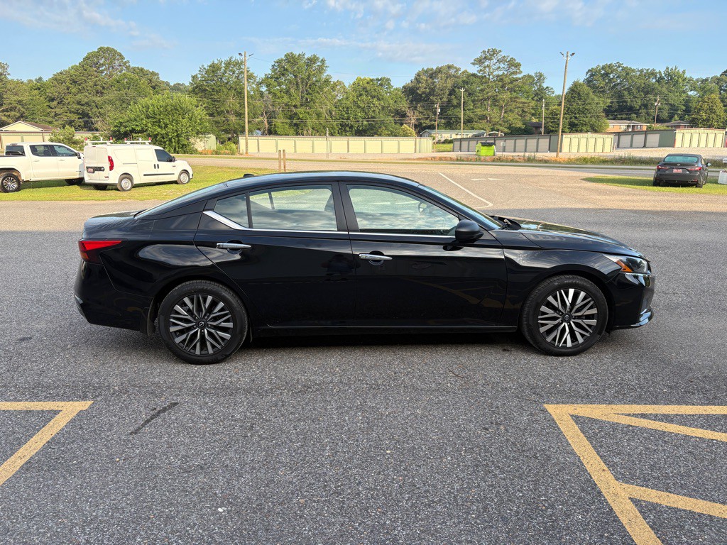 2025 Nissan Altima Image 2