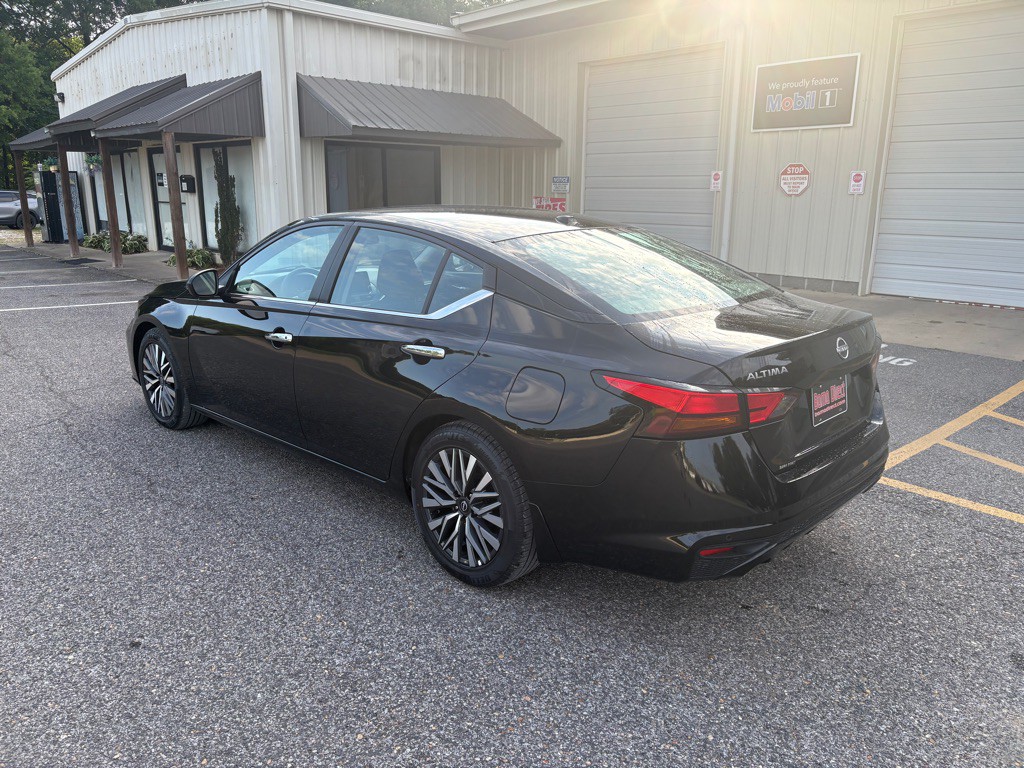 2025 Nissan Altima Image 3