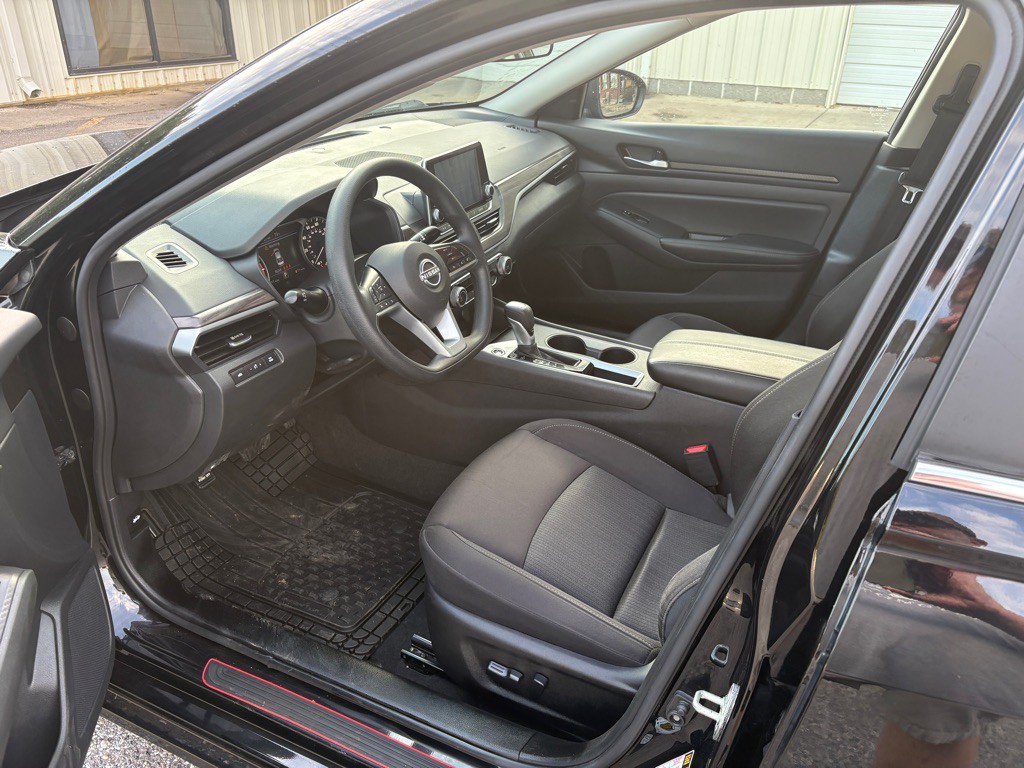 2025 Nissan Altima Image 5