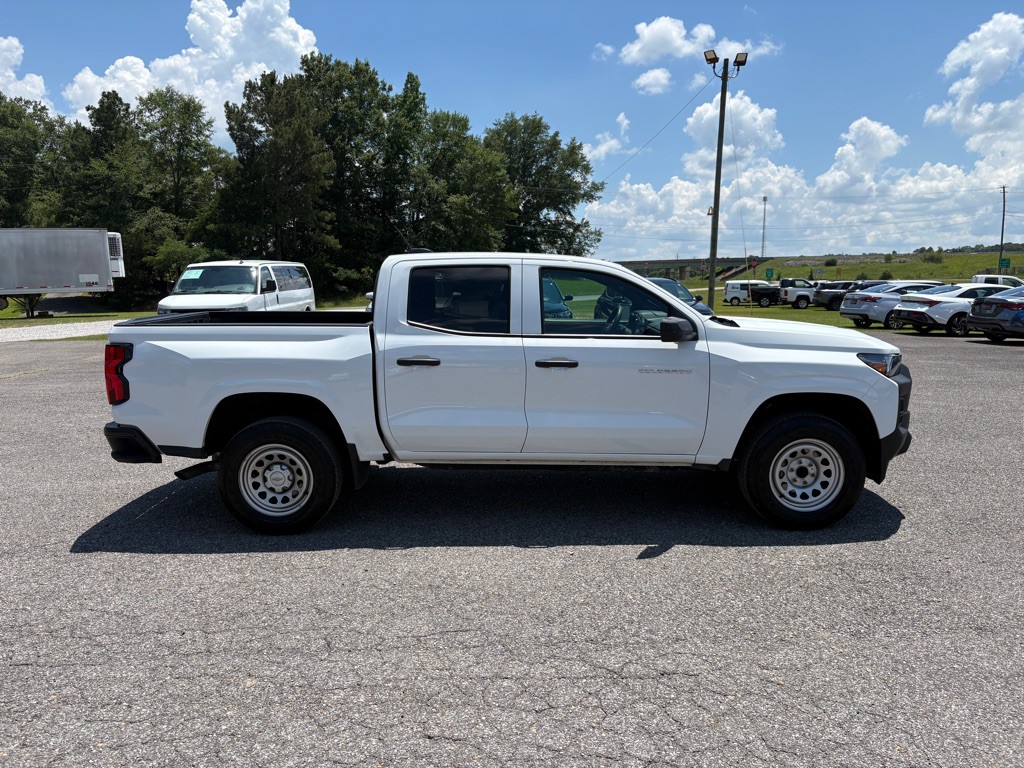 2024 Chevrolet Colorado Image 2