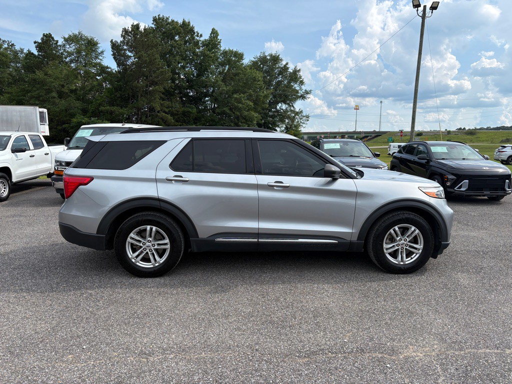 2022 Ford Explorer Image 2