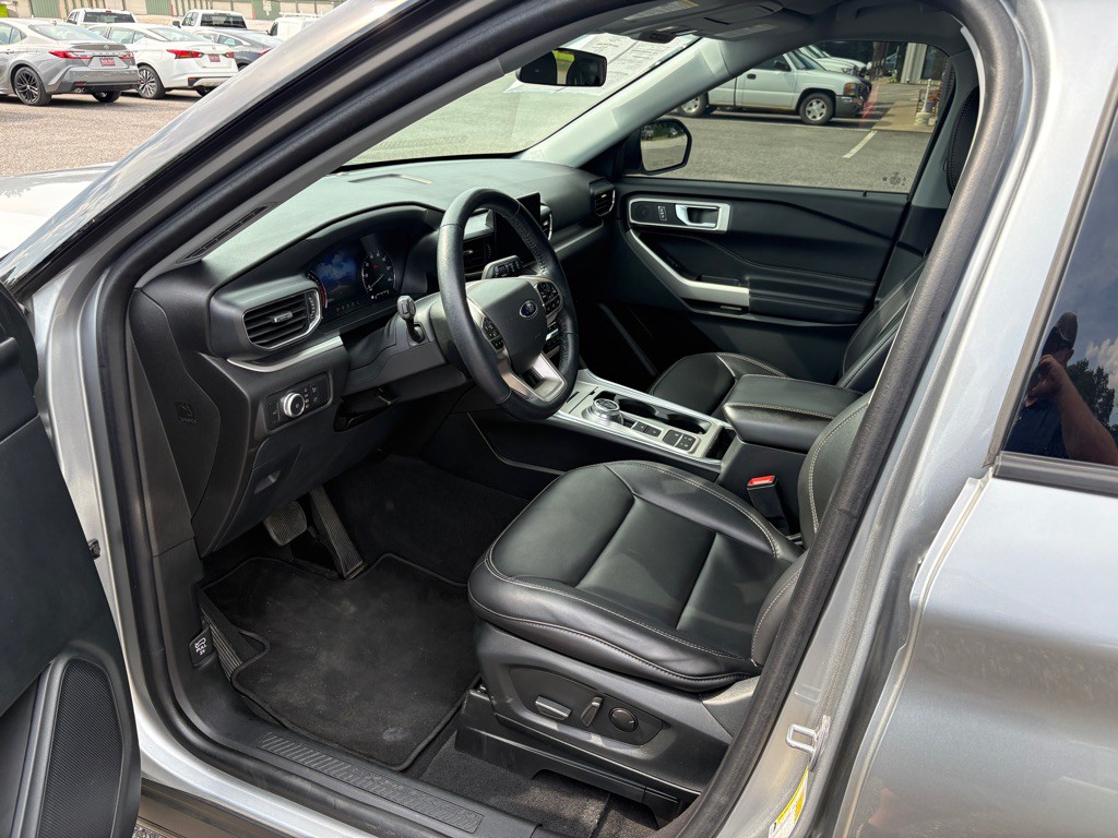 2022 Ford Explorer Image 8