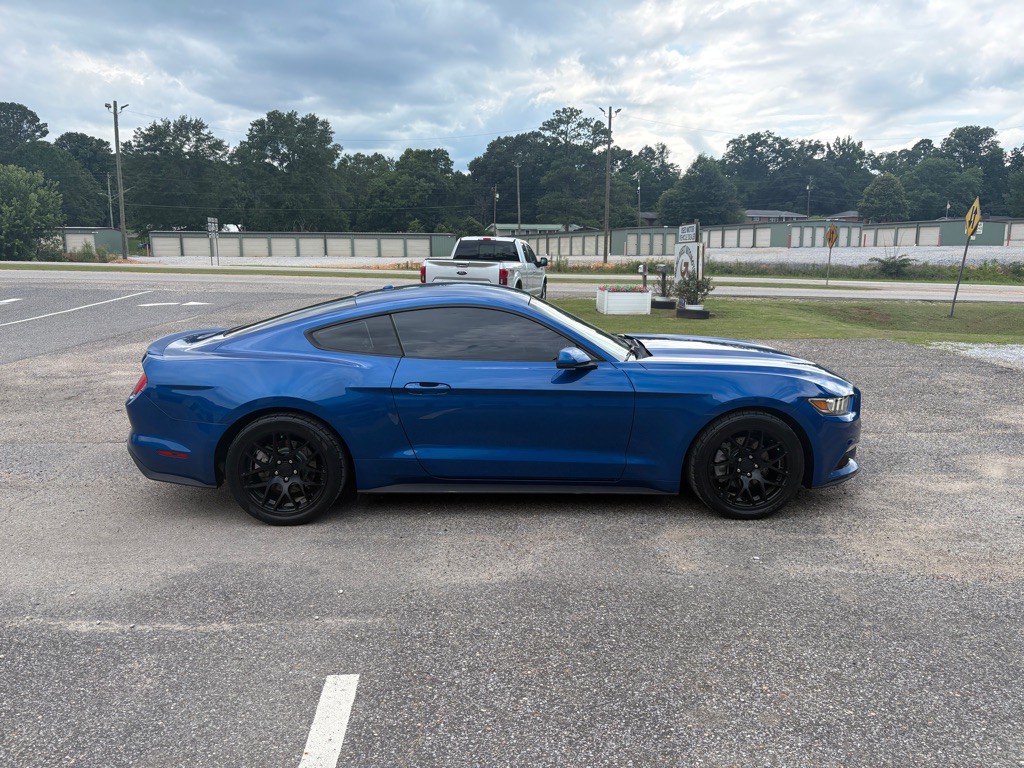 2017 Ford Mustang Image 2