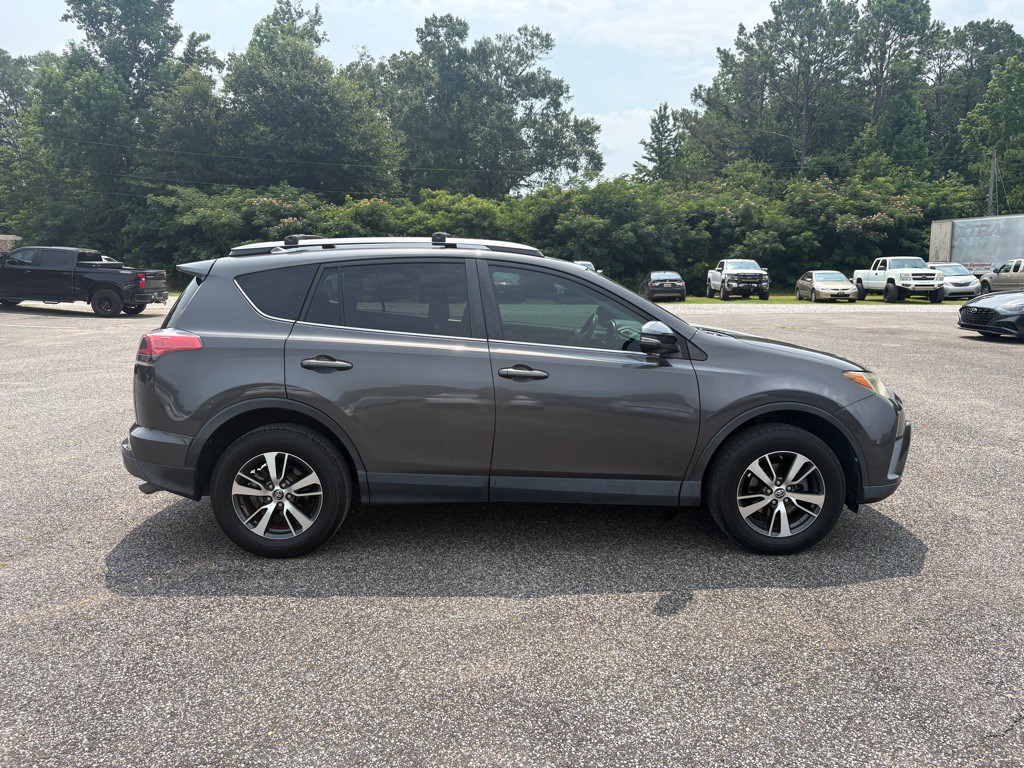 2017 Toyota Rav4 Image 2