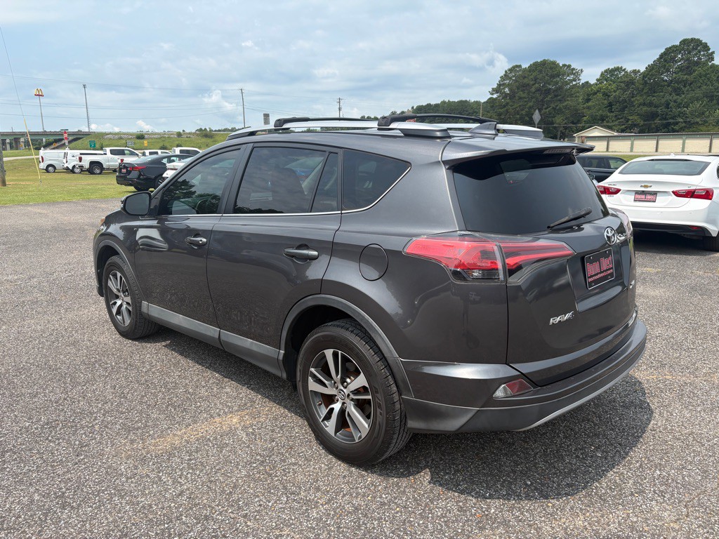 2017 Toyota Rav4 Image 4