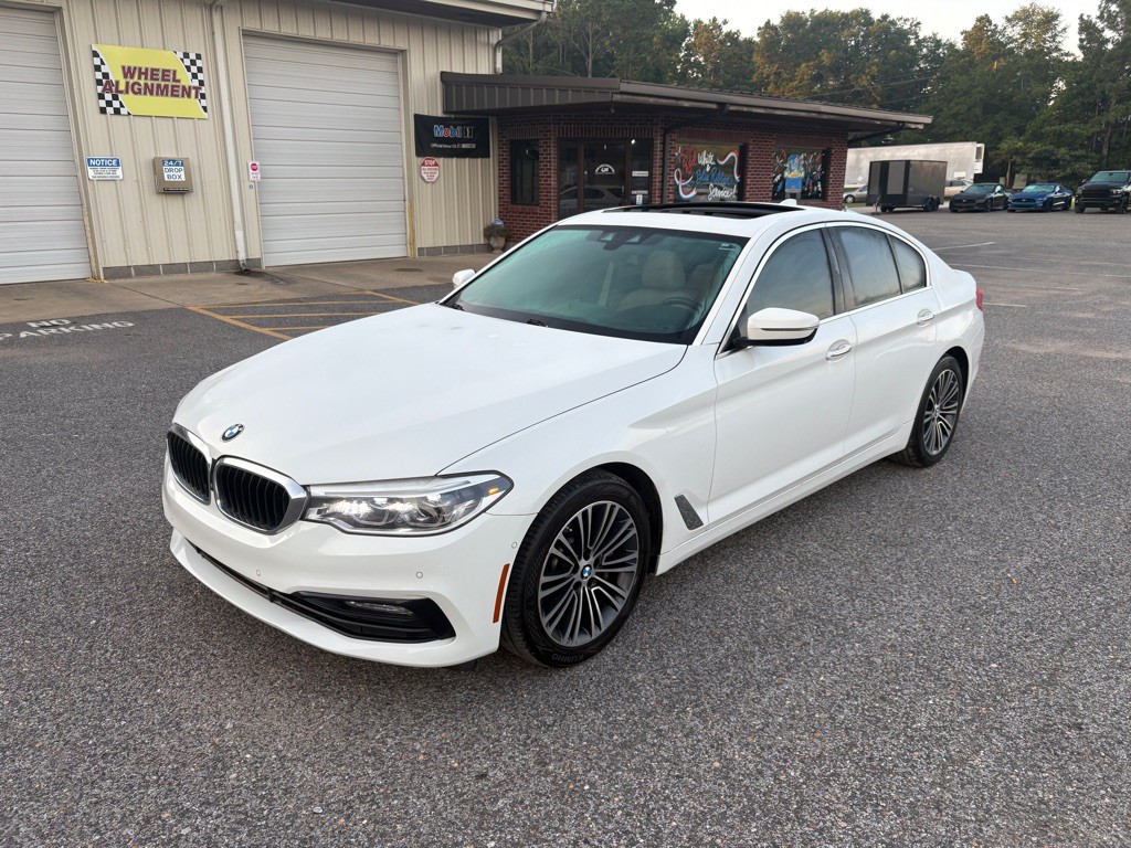 2017 BMW 5 Series Image 1