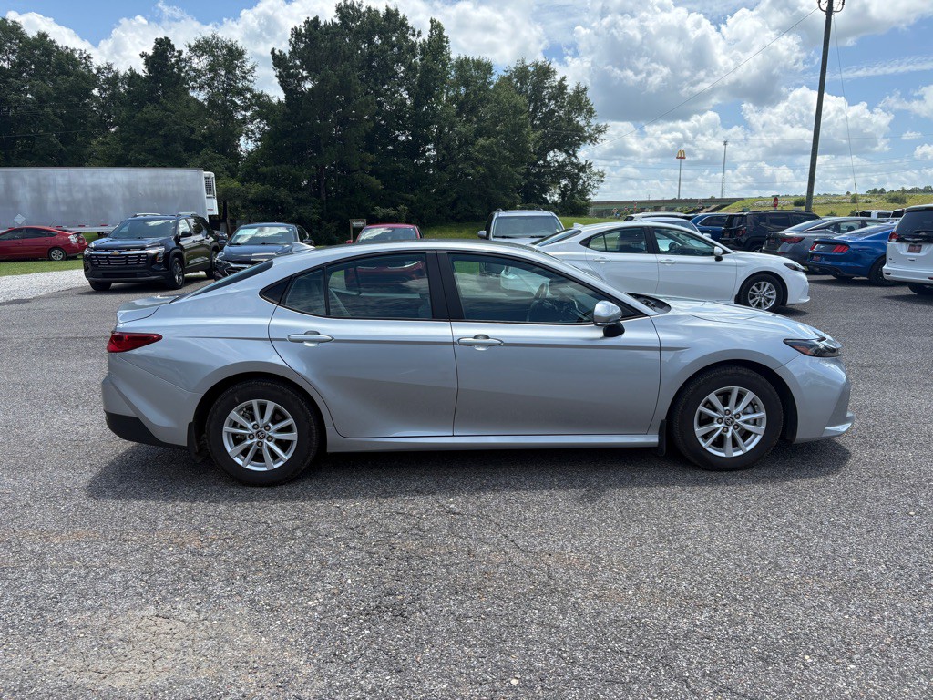 2025 Toyota Camry Image 2