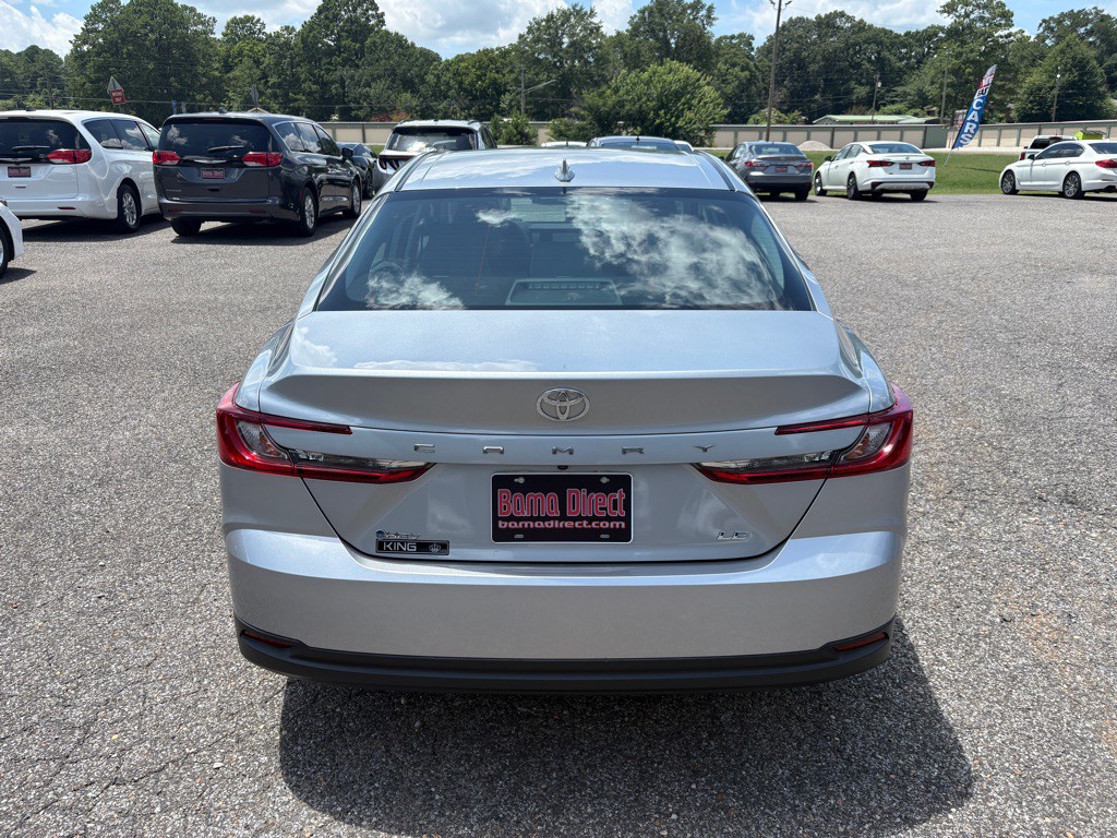 2025 Toyota Camry Image 3