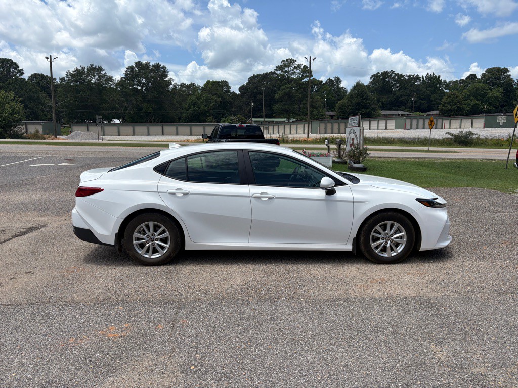 2025 Toyota Camry Image 2