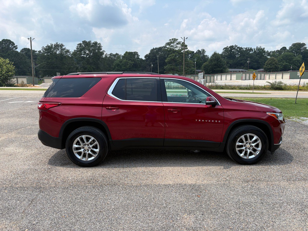 2021 Chevrolet Traverse Image 2