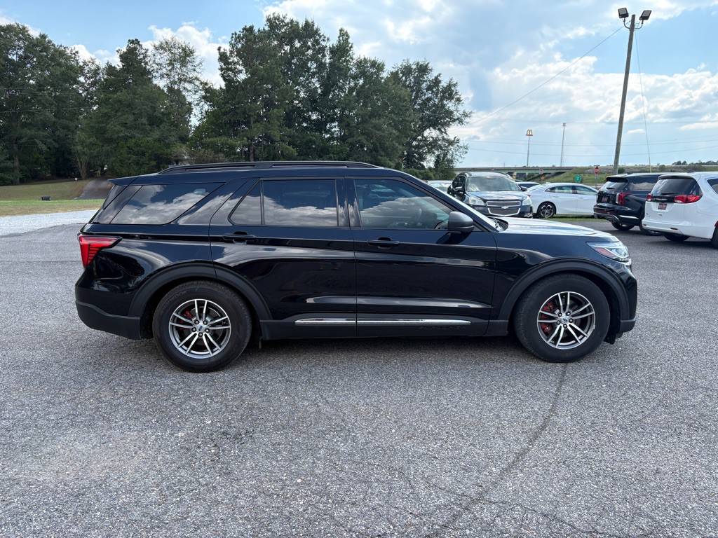2025 Ford Explorer Image 2