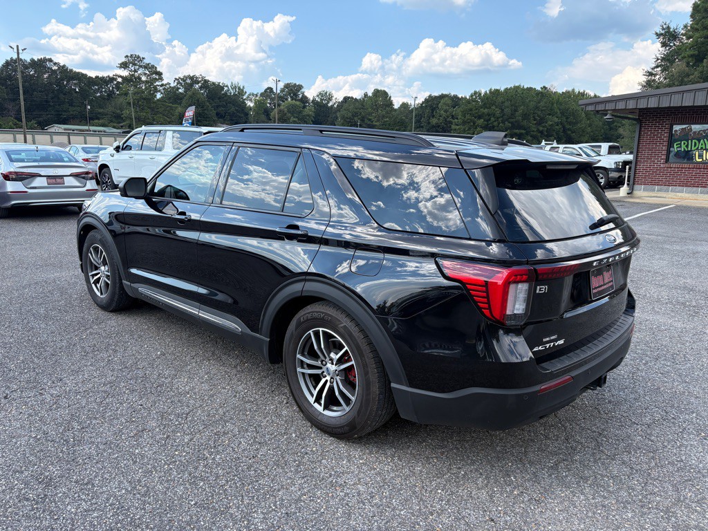 2025 Ford Explorer Image 4