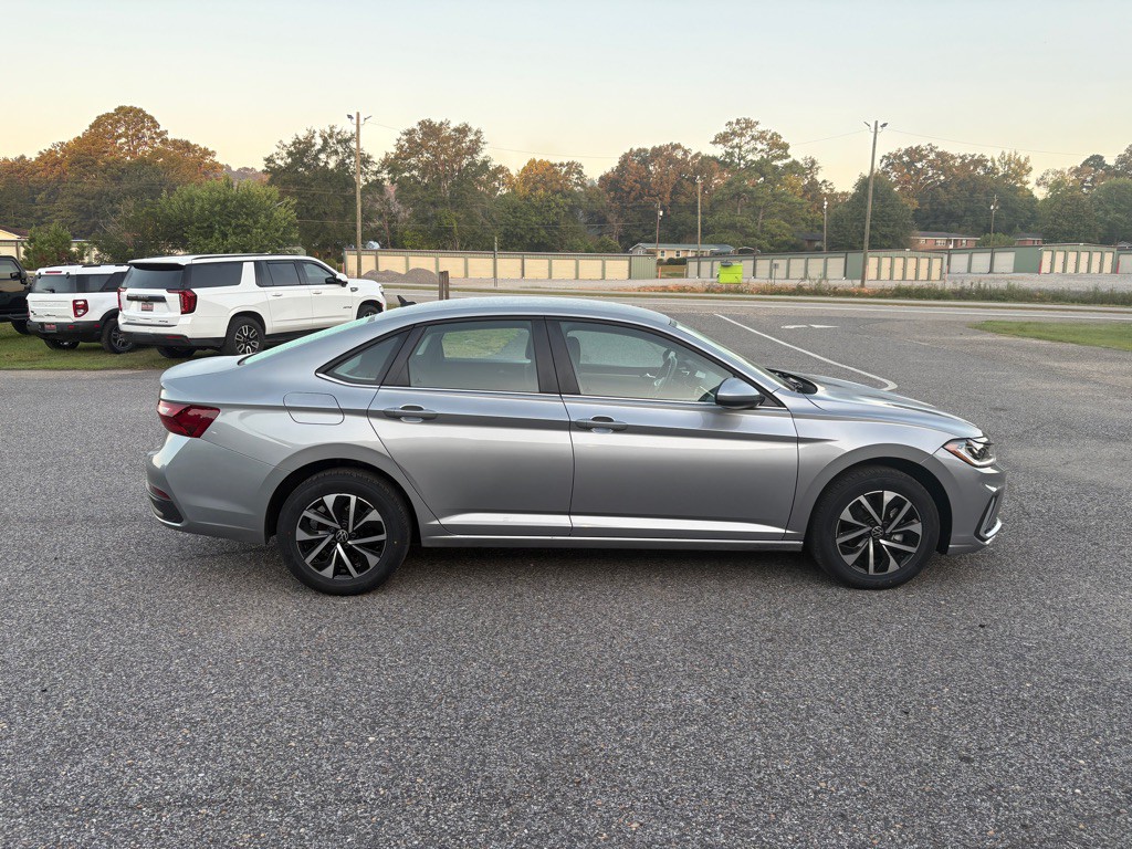 2025 Volkswagen Jetta Image 2