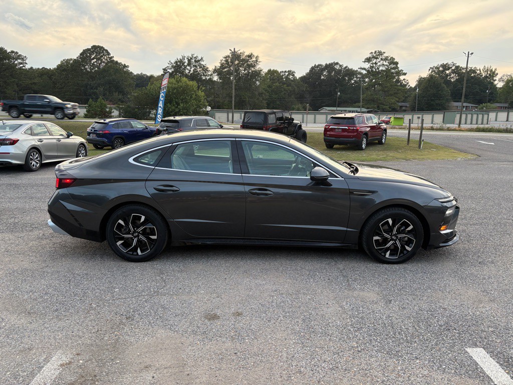 2025 Hyundai Sonata Image 2
