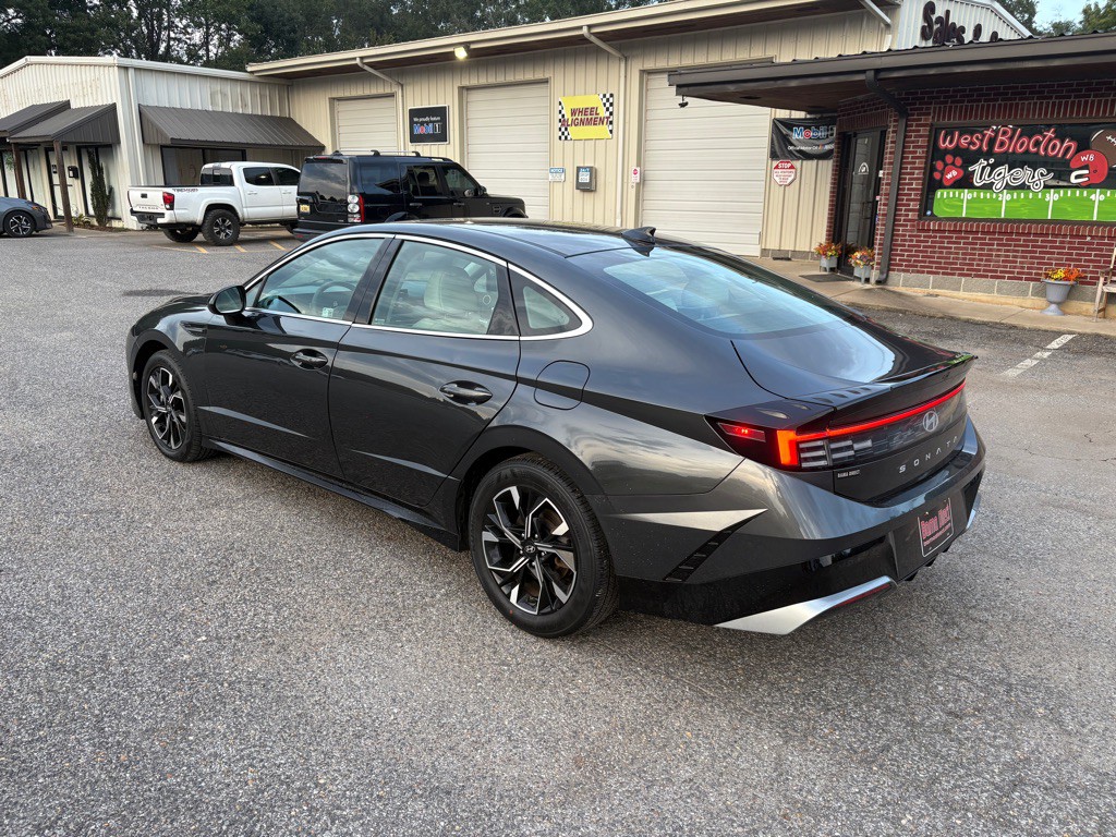 2025 Hyundai Sonata Image 3