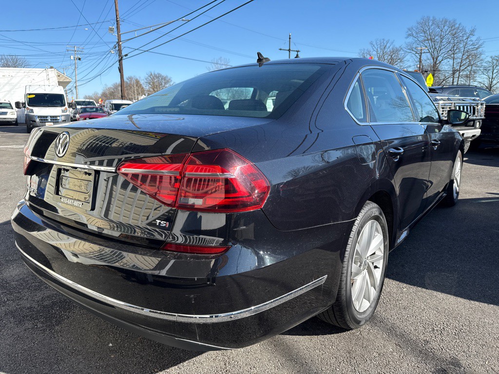 2018 Volkswagen Passat Image 2