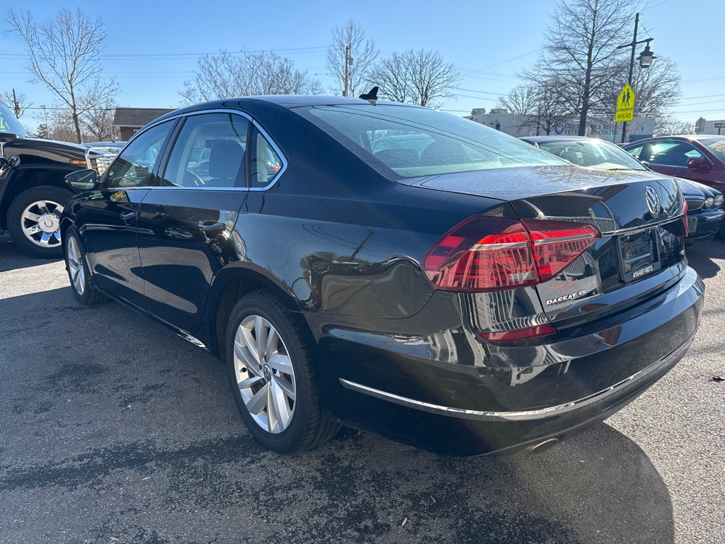 2018 Volkswagen Passat Image 3