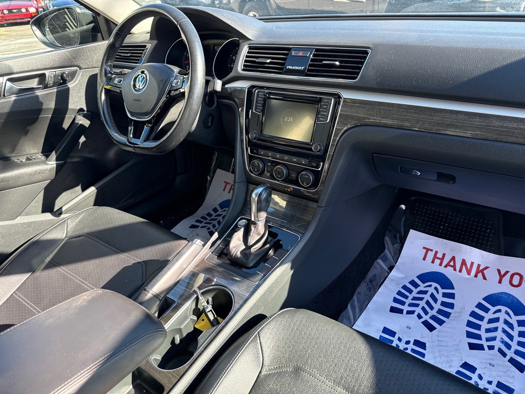 2018 Volkswagen Passat Image 8
