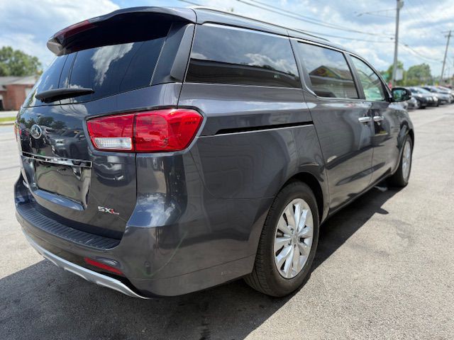 2015 Kia Sedona Image 2