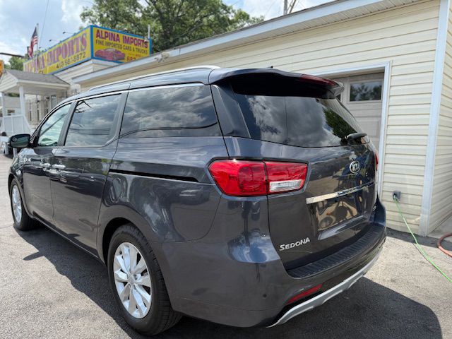2015 Kia Sedona Image 4