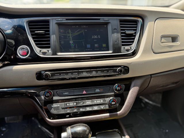 2015 Kia Sedona Image 8