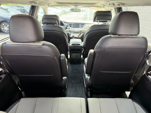 2015 Kia Sedona Image 11
