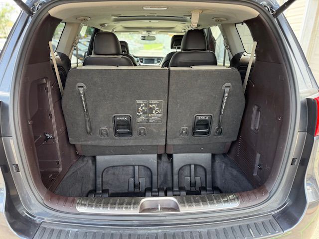 2015 Kia Sedona Image 12
