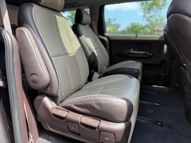 2015 Kia Sedona Image 16