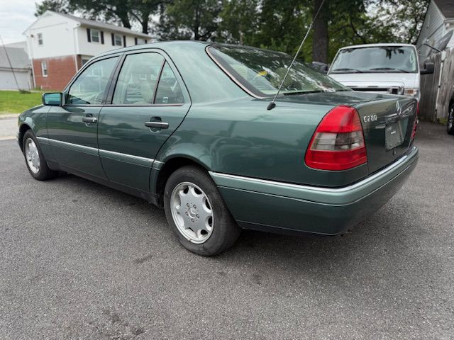 1995 Mercedes-Benz C-Class Image 8