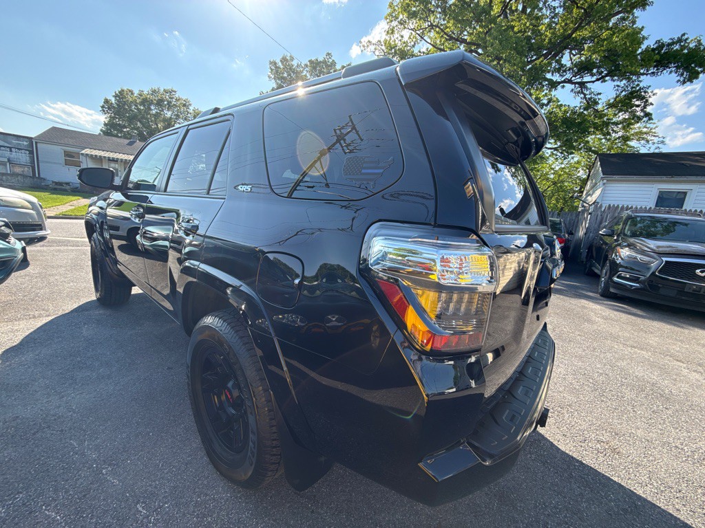 2021 Toyota 4Runner Image 24