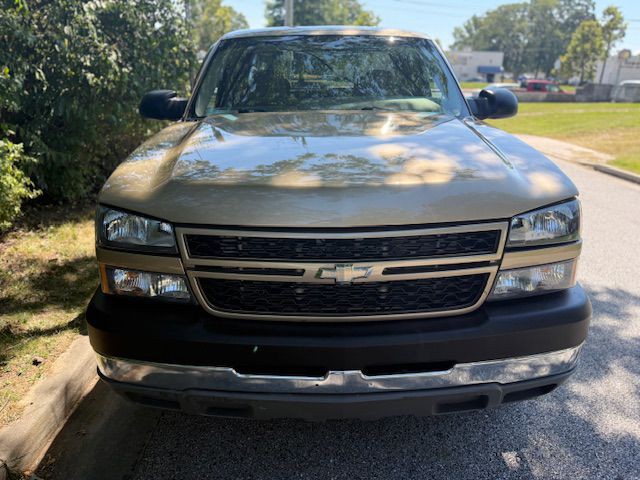 2005 Chevrolet Silverado 1500 Image 2