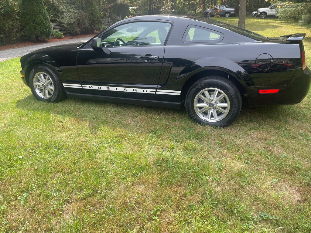 2006 Ford Mustang Image 2