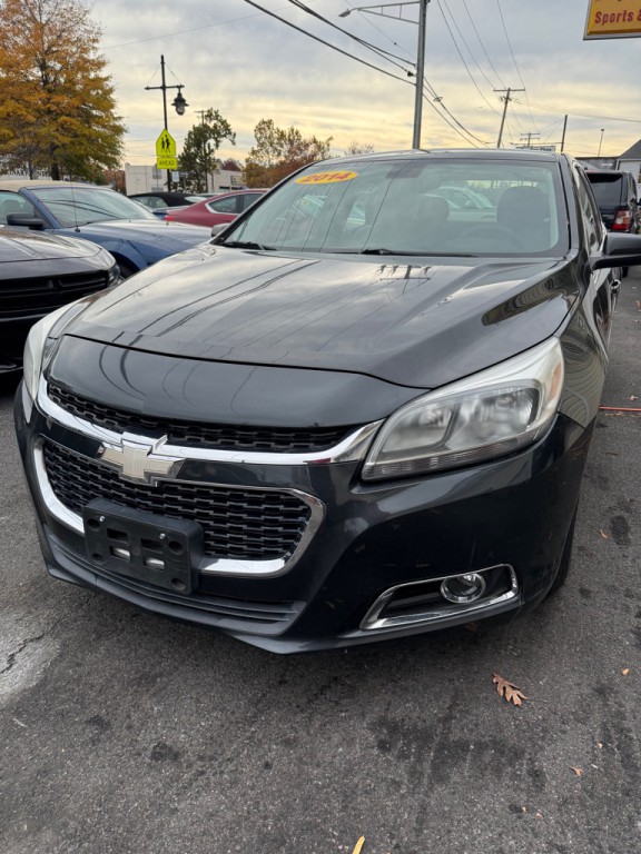 2014 Chevrolet Malibu Image 2