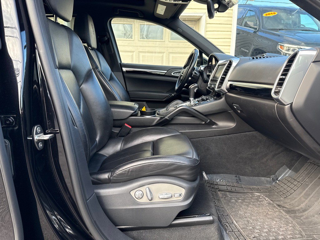 2016 Porsche Cayenne Image 10