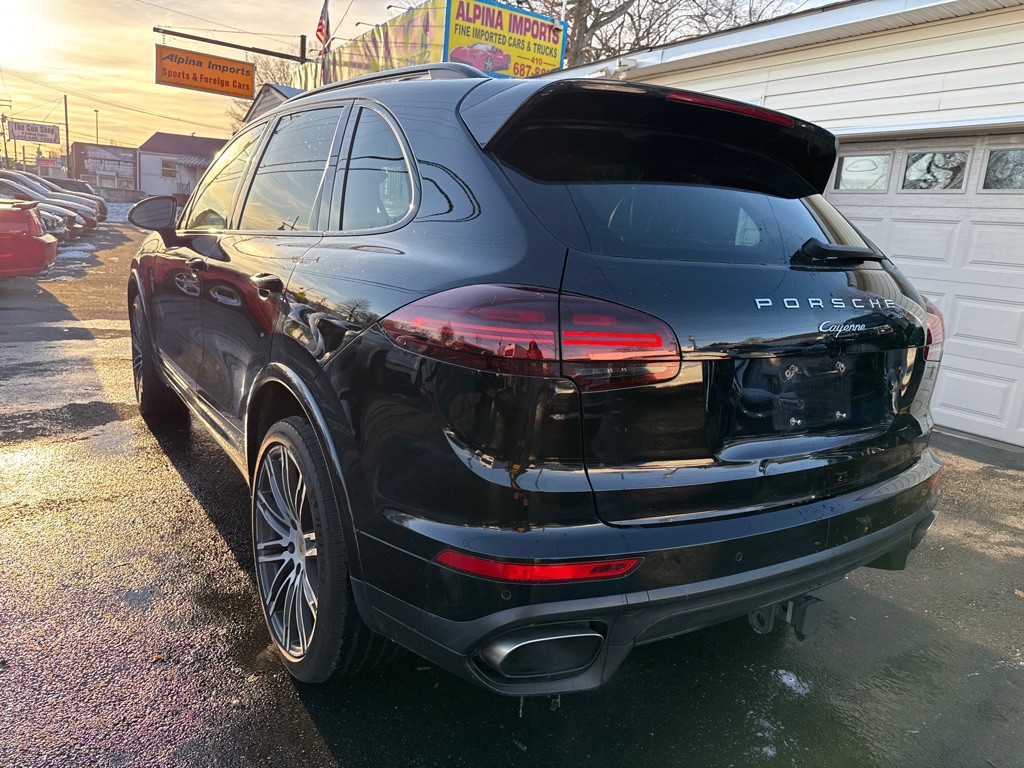 2016 Porsche Cayenne Image 16
